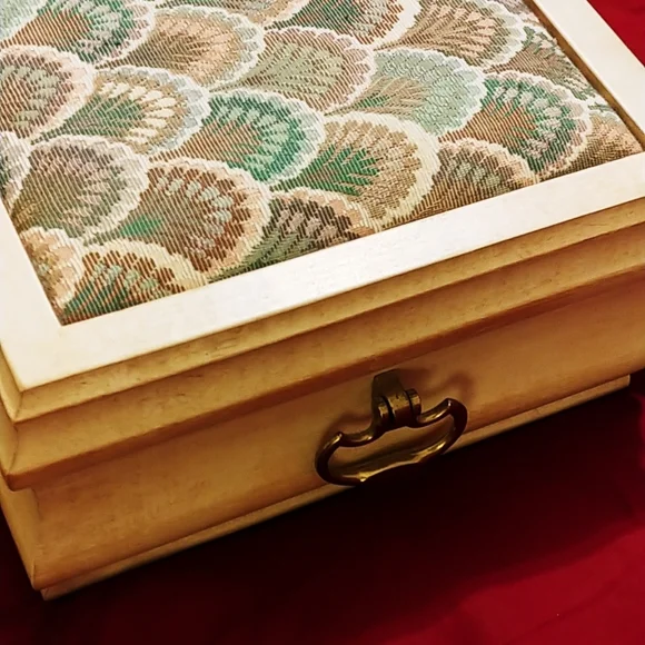 Reed & Bartontop of dresser jewelry box